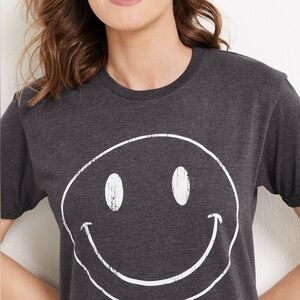 Maurices Smiley Face Graphic Tee Dark Gray Short Sleeve Medium Women’s